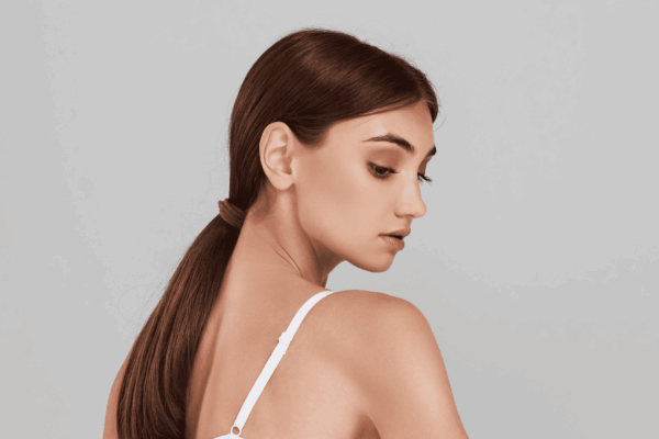 Giba dorsal: qué es, por qué aparece y cómo se corrige